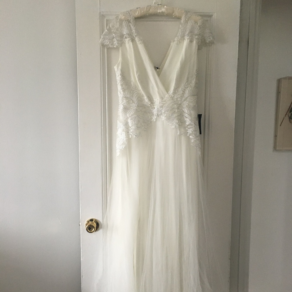 Tadashi Shoji Ivory/ Silver Nodoka Gown Formal Dress